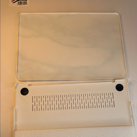 Marble Gray & White MacBook Pro Laptop Cover – Protective Hard Shell Case - Picture 4 of 5